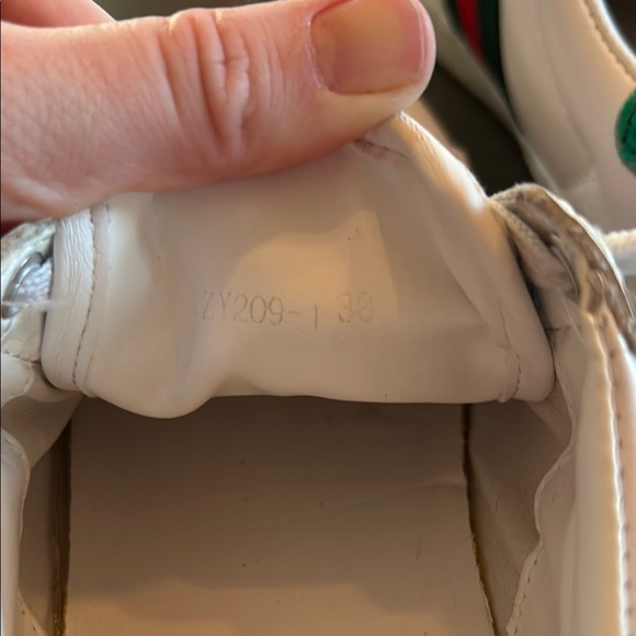Gucci White Sneakers with Red and Green Stripes - Picture 9 of 9